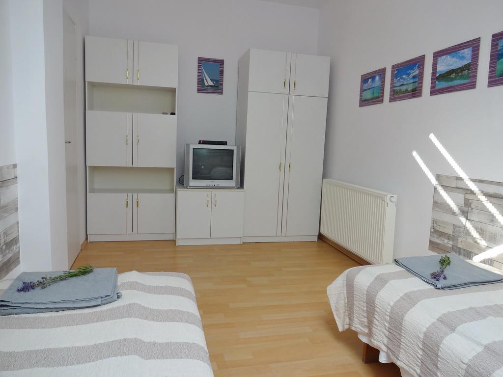 Albizia Apartments Балатонфюред Экстерьер фото